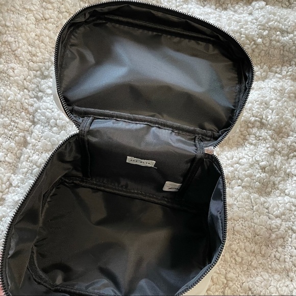 RAE Dunn NWT Essentials Toiletry Travel Bag - Picture 5 of 5